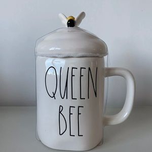 Rae Dunn “Queen Bee 🐝” Mug & Topper